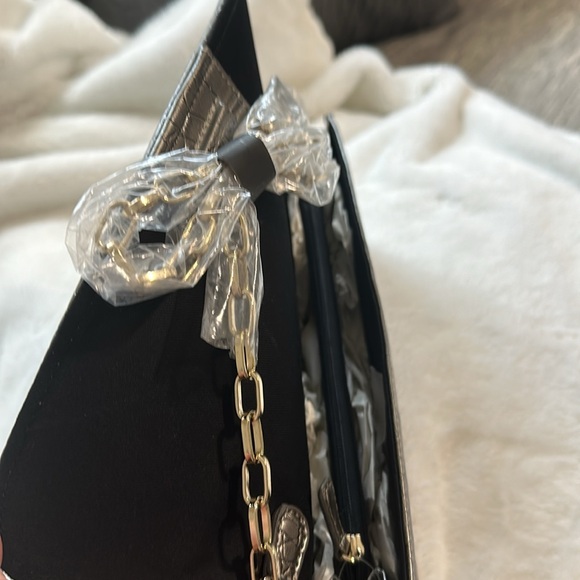 NWT Loft Silver Croc Embossed Clutch with Gold Chain Strap Brand New Never Used - Picture 4 of 4